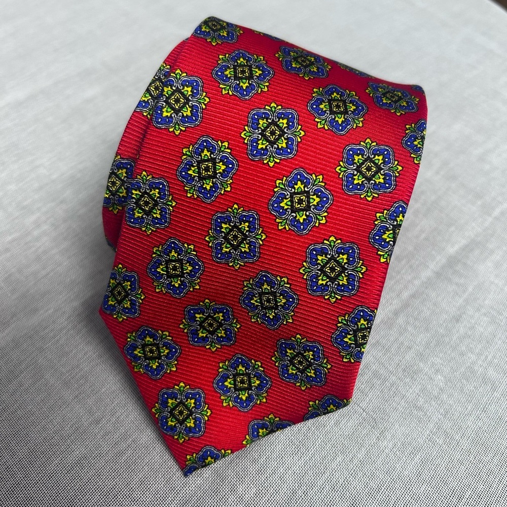 NWOT Silk Trendy‎ red and blue pattern Tie By CAPE COD NECKWEAR